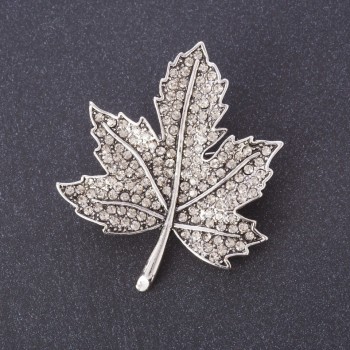 Brooch "Maple Leaf" Flora 4.5x4 cm White crystals Metal color "Silver"