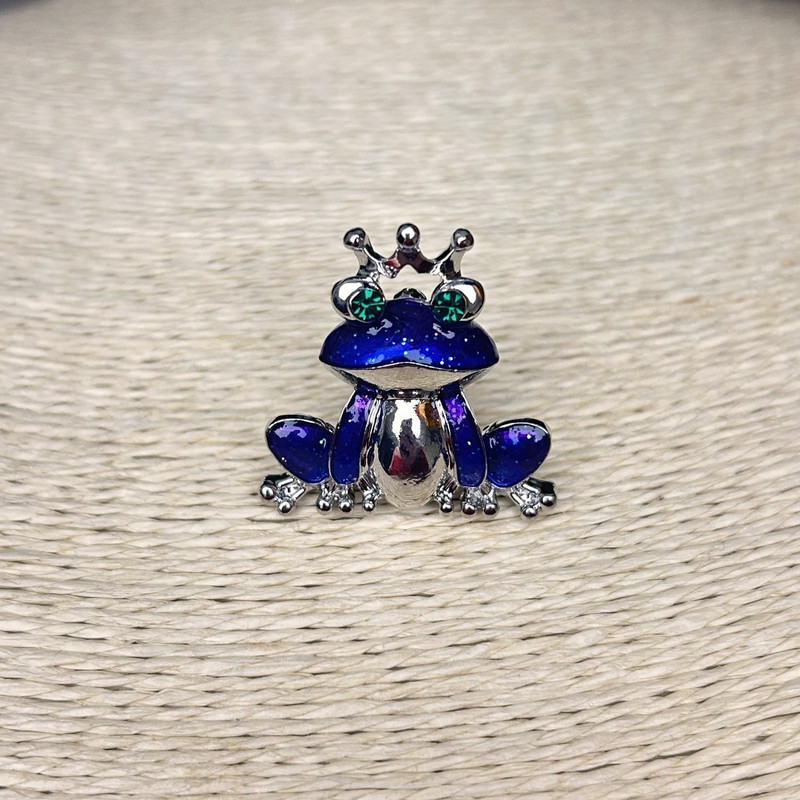 Brooch Frog, silver-toned metal, rhinestones and enamel 30mm +