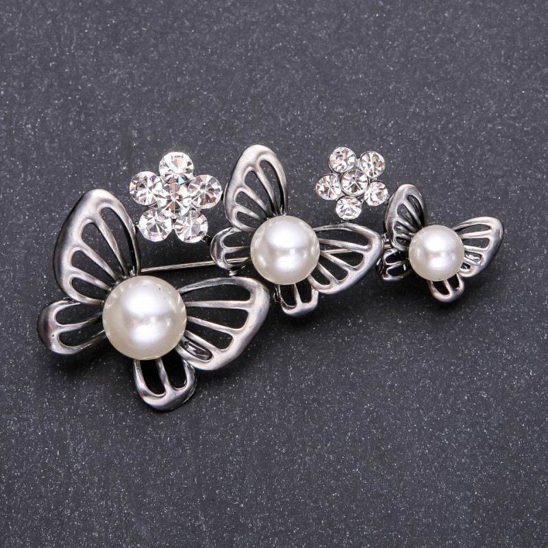Brooch Butterfly with white beads garland 65x32mm metal