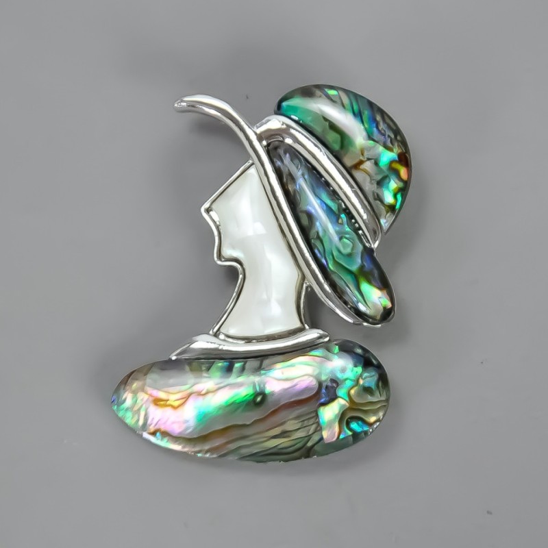 Brooch Pendant: Girl in a Hat with Halotite 40×54 mm