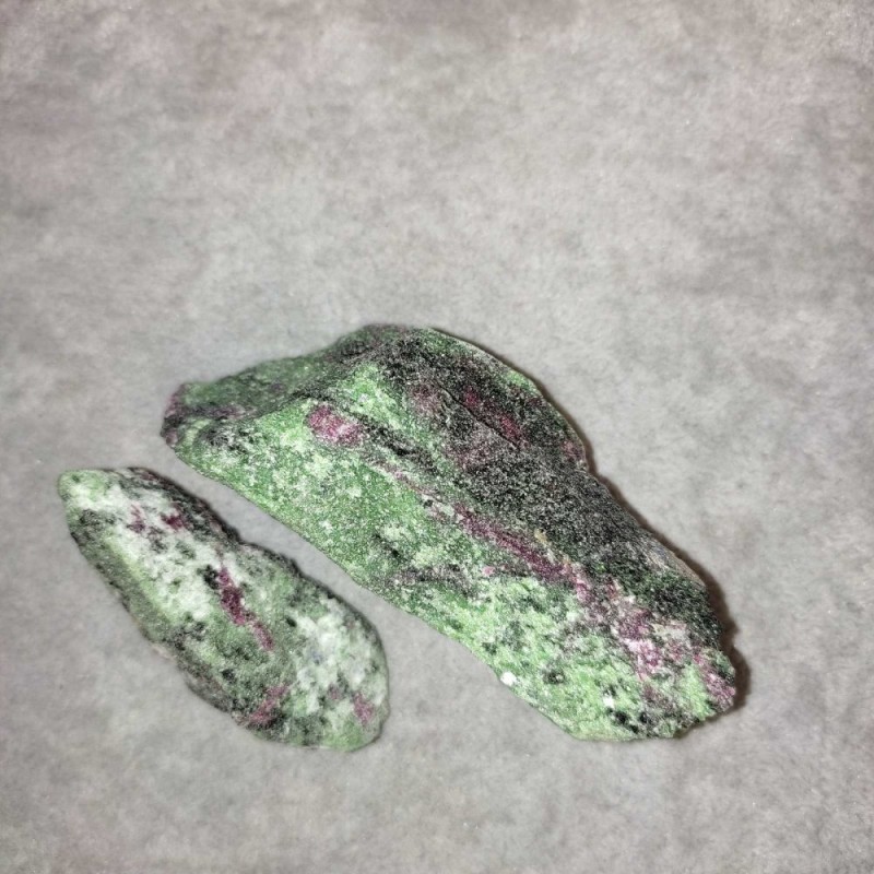 Souvenir unpolished zoisite interior stone (price per 100 g)