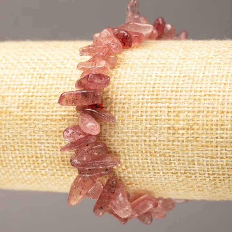 Bracelet made of natural stone Strawberry quartz chip "needle" on elastic band d 8-18×3-5(±)mm, length 18cm