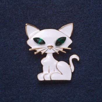 Brooch "Kitten" white enamel metal color gold 3.5×3 cm