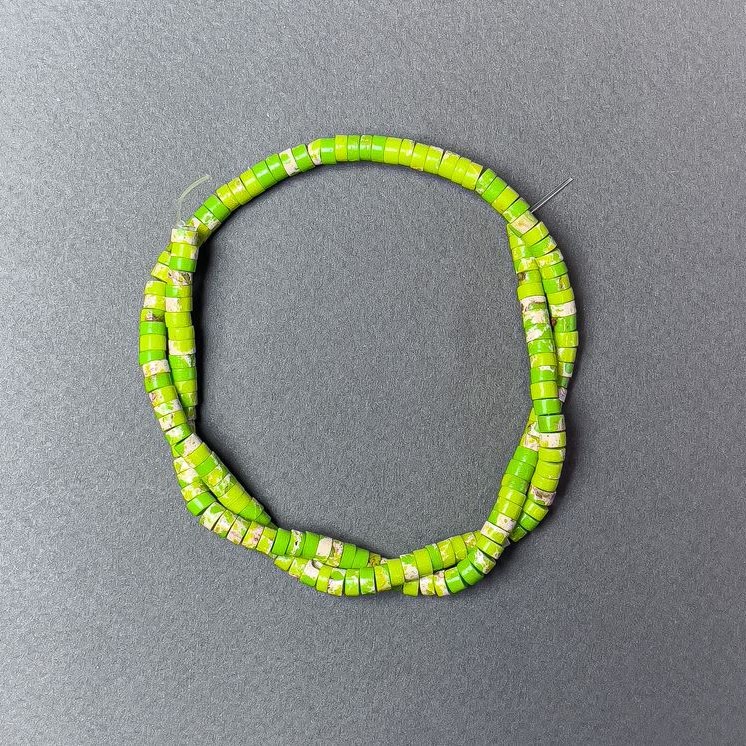 Variscite Beads, Greenish (Pressed) Rondelle, 4.5×2.5 mm, plus/minus, 39 cm string on thread
