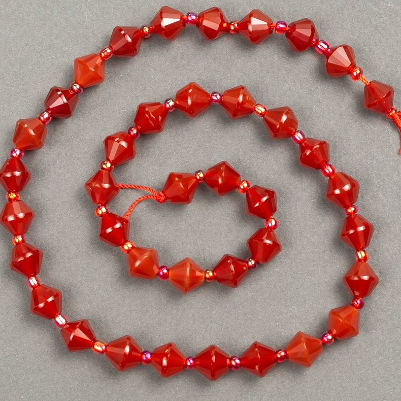 Carnelian Beads on Thread, Faceted Diamond-Shaped 8x8mm, Thread Length 38cm ± (Bead Inlay 3x3mm)