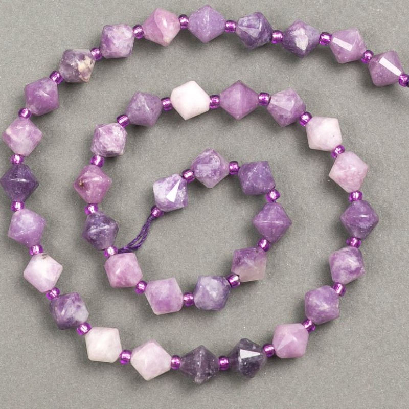 Lepidolite Beads on Thread, Faceted Diamond-shaped, d 8.5 x 8.5 mm, thread length 39 cm +/- (seed bead insert 3x3 mm)