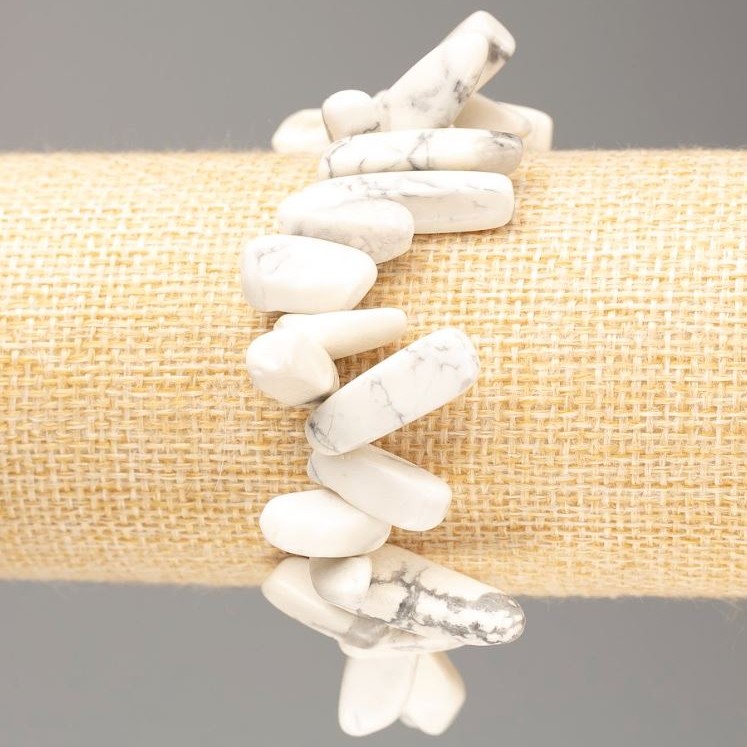 Elastic bracelet with Howlite chunk "needle" - diameter 23x6-16x6 mm +