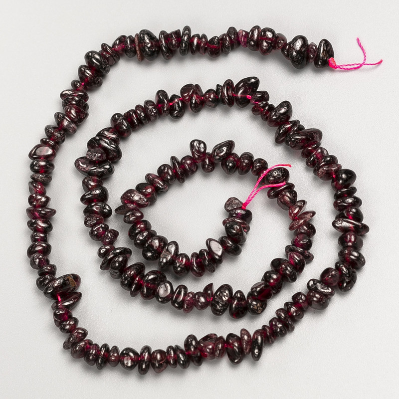 Garnet Beads Tiny Chunk on Thread, 6×3 mm, length 41 cm