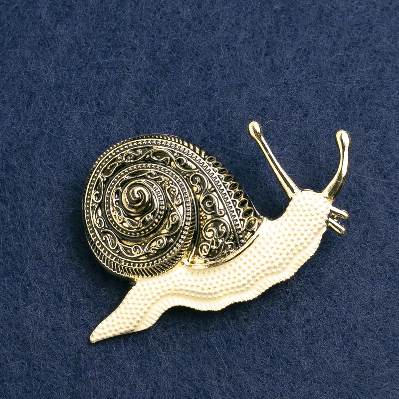 Brooch Snail Enamel White and Gold, Gold Metal 50x32mm
