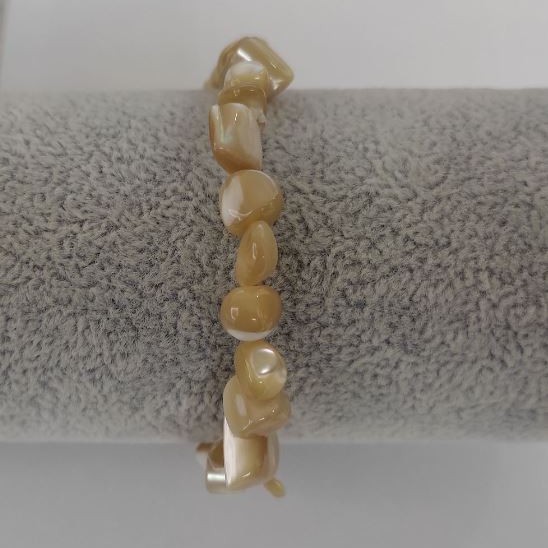 Bracelet on elastic natural Mother-of-pearl beige, tumbled, diameter 8x5+-, length 18 cm