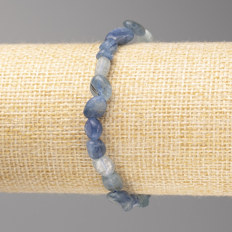 Bracelet with Kyanite stone Cabochon, diameter 7x10mm± on elastic, length 18cm+
