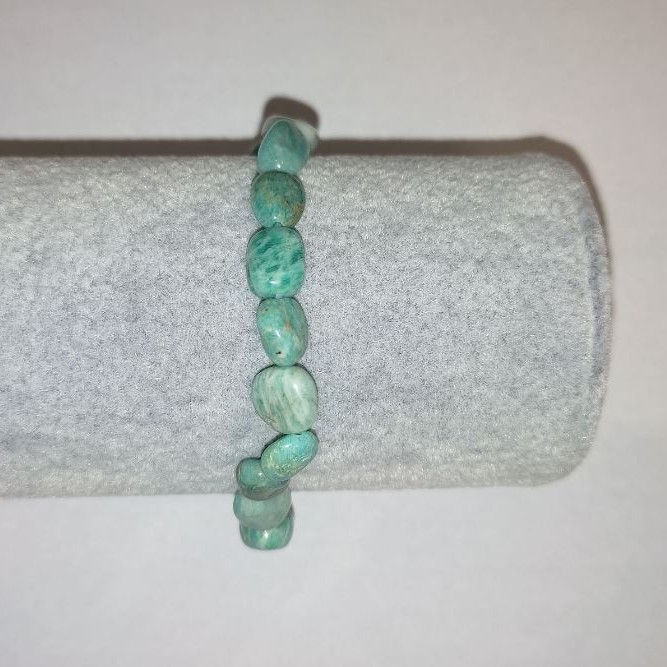 Bracelet of natural amazonite, cabochon cut, diameter 8x9mm(±), circumference 18 cm, on elastic