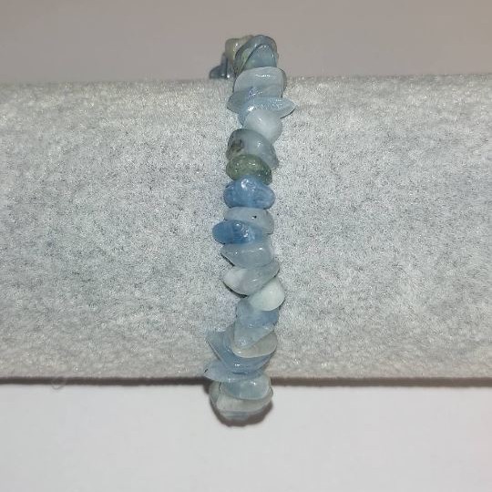 Bracelet with natural aquamarine, grain 6-7mm x 3mm, circumference 18cm