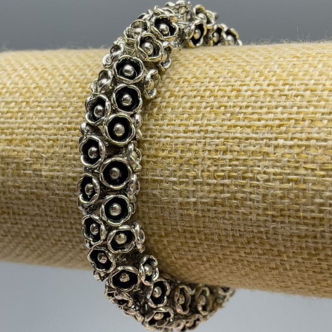 Women's Bracelet with Flowers, 12 mm ± bead diameter, 18 cm (stretch) silver metal