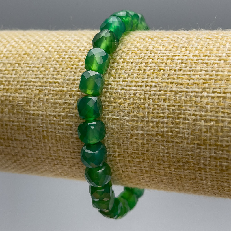 Bracelet Chrysoprase Natural Stone, faceted cube beads, diameter 7mm±, length 18cm (stretch)