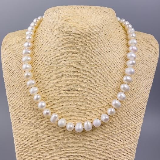 Necklace of Round Freshwater Pearls d 9-10mm, length 47 cm