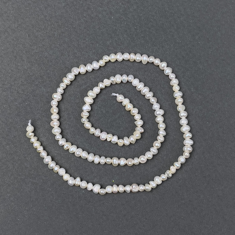 Oval Freshwater Pearls on Thread, diameter 4x3mm±, length 36cm±