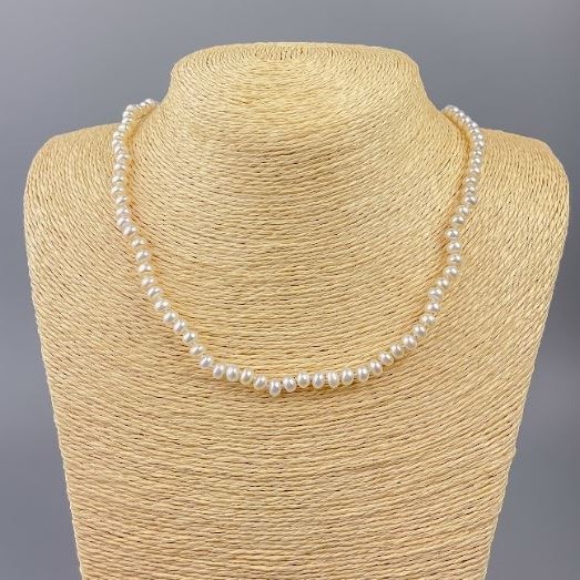 Freshwater Pearl Necklace d 6×4mm+-, length 49cm