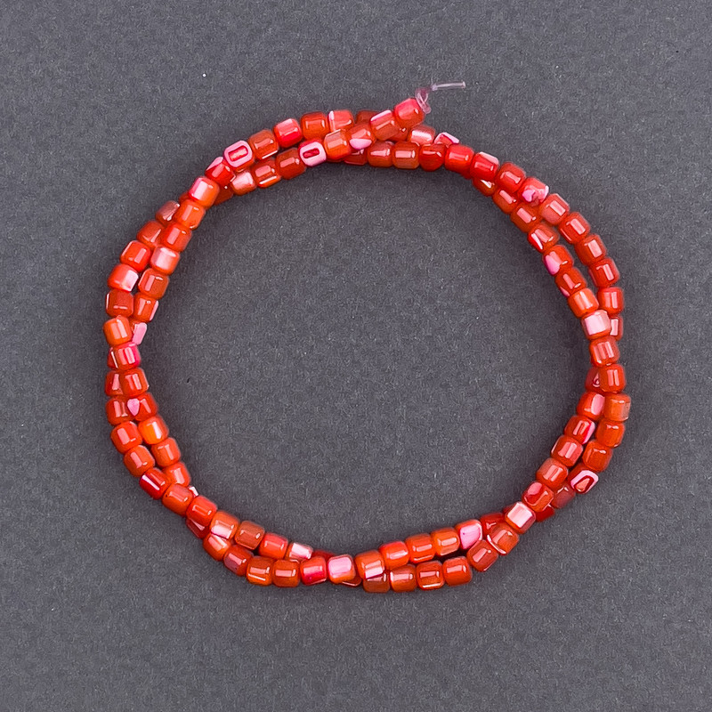 Toned red Mother-of-Pearl cylindrical beads, diameter 3.5×3.5 mm, length 40 cm ± on thread