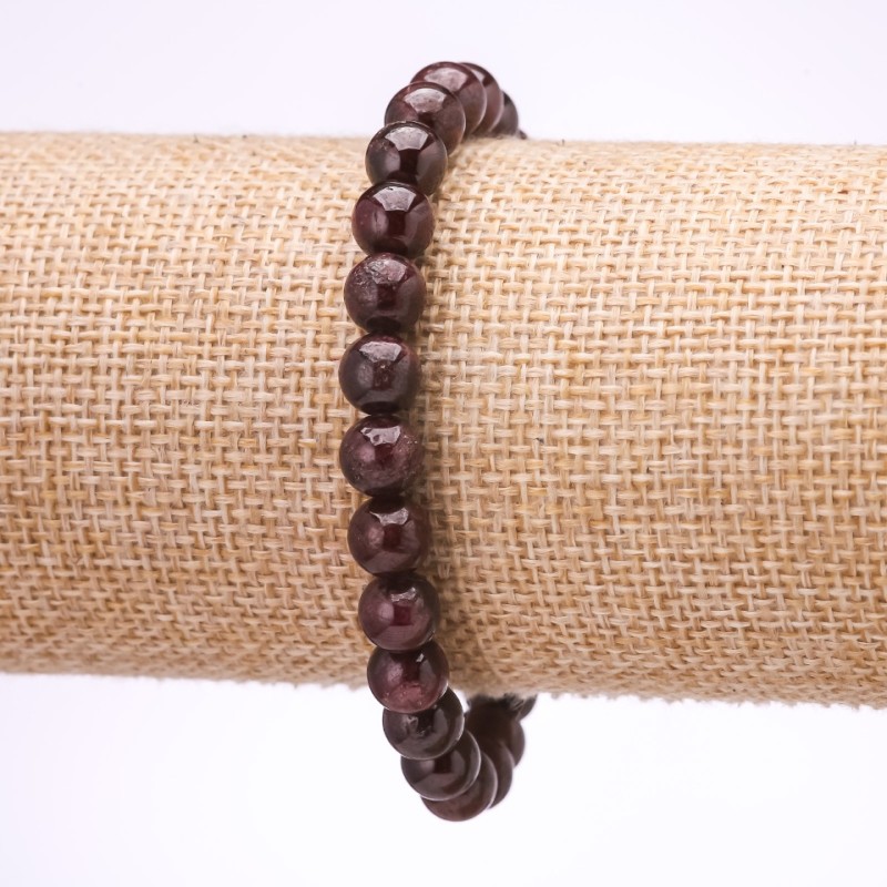 Bracelet with Garnet stone, smooth beads, 7mm diameter, 18cm length on elastic