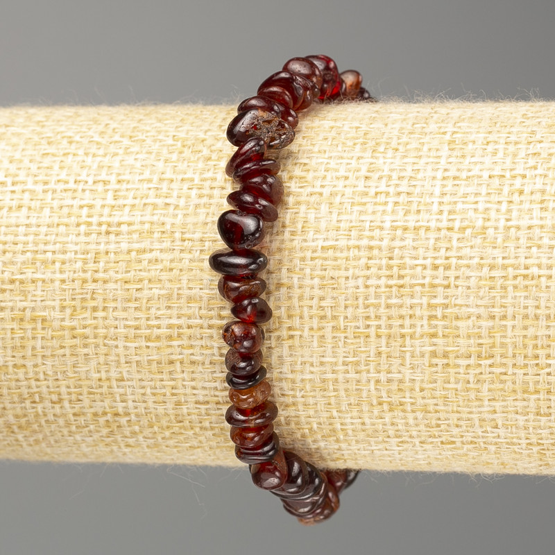 Bracelet with Natural Stone Garnet Chip, diameter 8-5x3(+-)mm on elastic, length 18cm (stretch)