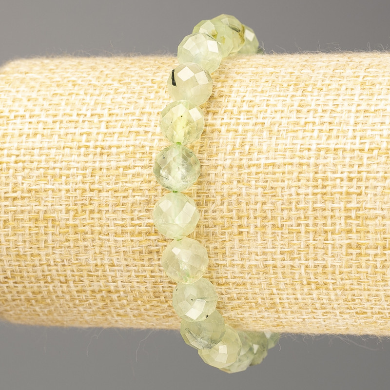 Bracelet with natural prehnite, faceted round bead, diameter 8mm ±, length 18cm (stretch)