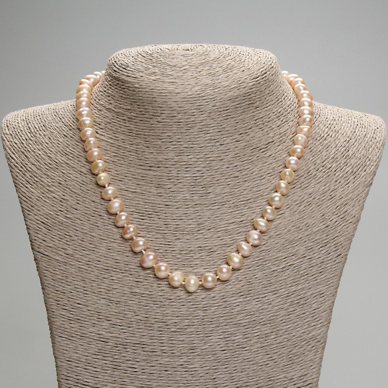Necklace of pink freshwater pearls oval, diameter 7mm, length 42cm