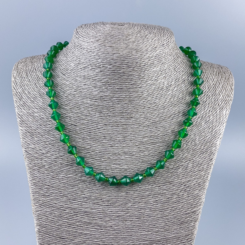 Natural Chrysoprase Necklace with Chrysoprase Diamond-shaped Beads 8x8mm± with 2.5mm seed beads, length 48cm
