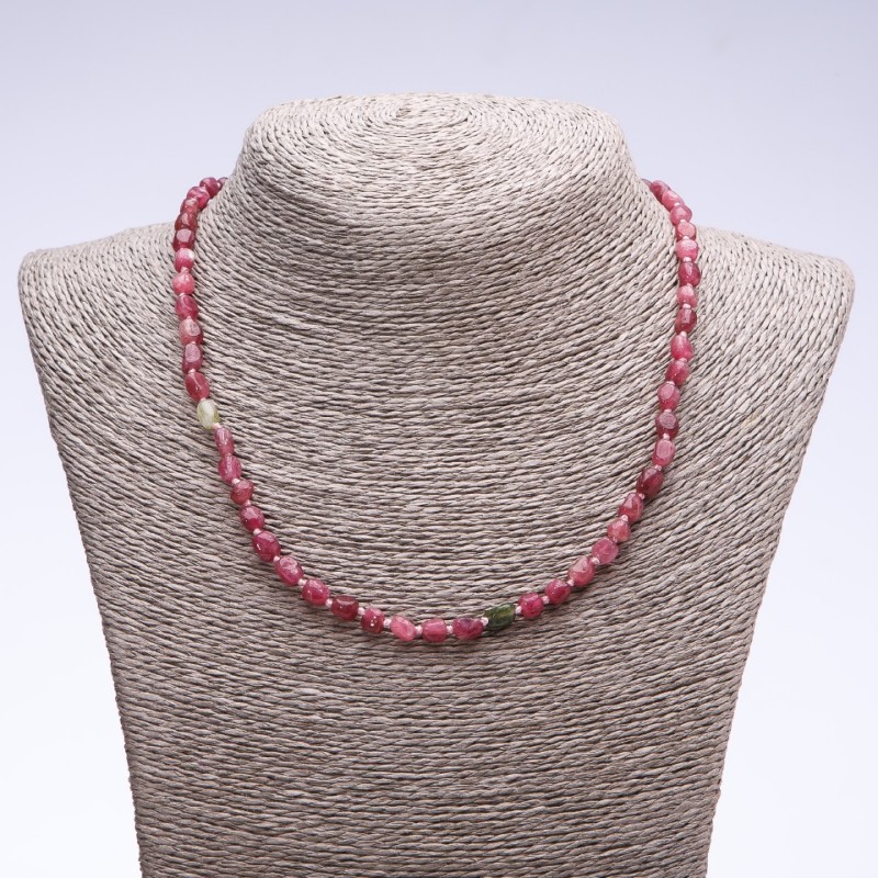 Necklace of natural tourmaline, square faceted beads, diameter 6mm, length 45cm