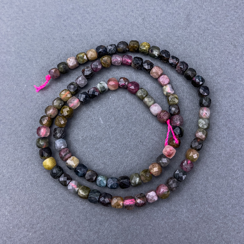 Turmaline Beads, natural stone, faceted cube on thread, diameter 4x4 mm ±, length 40 cm ±