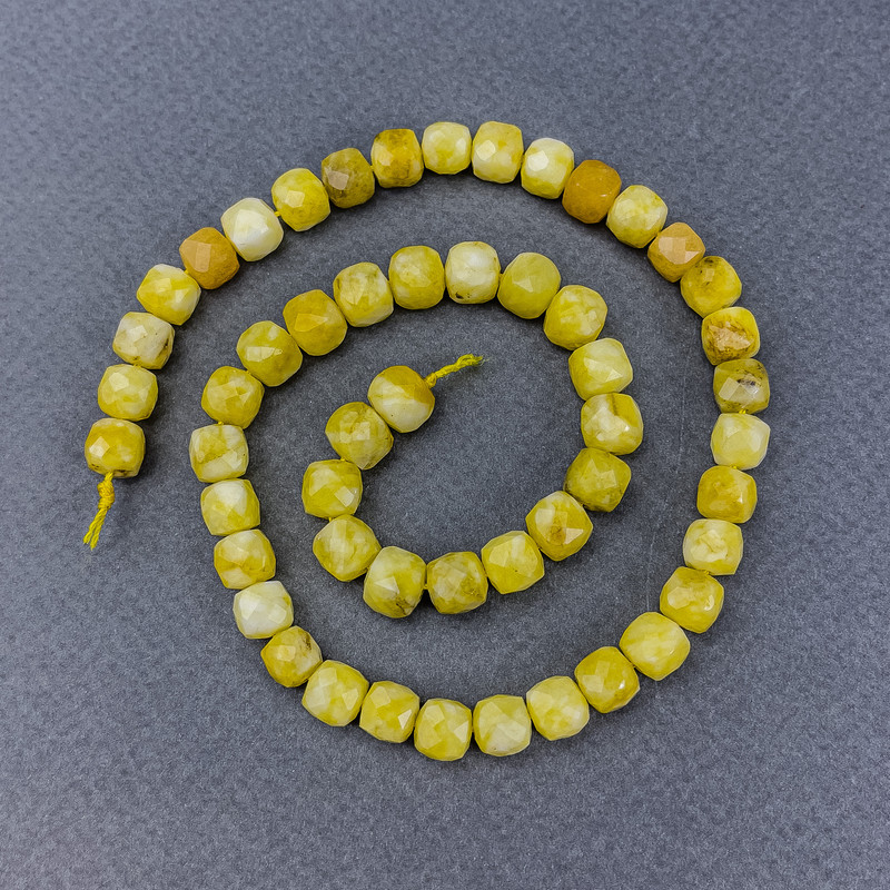 Yellow Jadeite Beads, natural gemstone, faceted cube on thread, diameter 7.5×7.5 mm, length approx. 38 cm