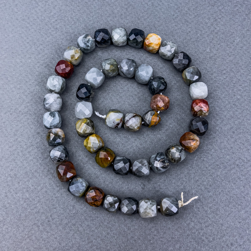 Assorted Beads of Natural Stone, Faceted Cube on Thread, Diameter 9x9 mm, Length 38 cm
