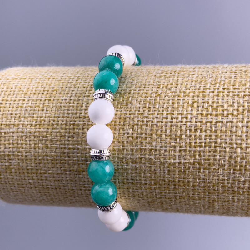 Bracelet Amazonite, White Agate (imitation acrylic), diameter 8.5mm± smooth bead with silver inserts on elastic, length 18cm+