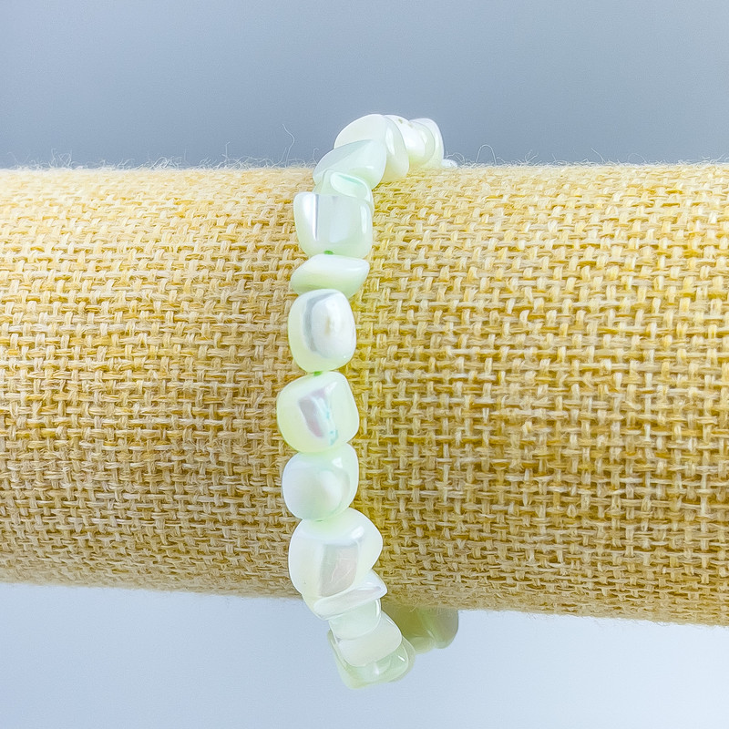 Bracelet Turquoise mother-of-pearl holographic beads, mint, oval cabochons 8x6mm ±, length 18cm (stretch)
