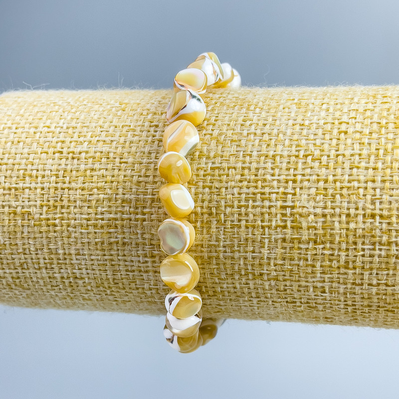 Beige Mother-of-P pearl Bead Bracelet 8×6mm hammered, 18cm (stretch)
