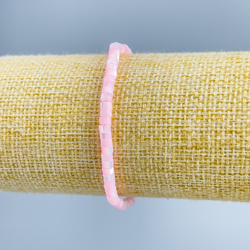 Bracelet Mother of Pearl - toned light pink discs, diameter 4×2 mm ±, length 18 cm (stretch)