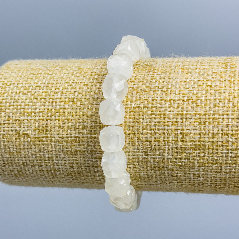 Bracelet Mountain Crystal natural stone faceted cube, 9x9mm diameter, length 18cm (stretch)