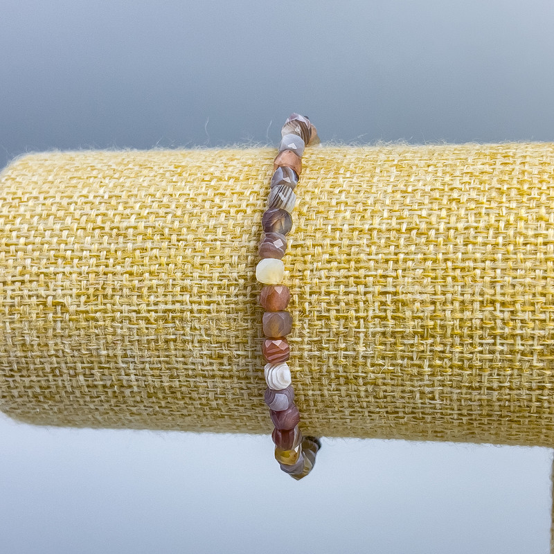 Botswana Agate Bracelet, natural faceted cube stone, 4x4mm diameter, length 18cm (stretch)