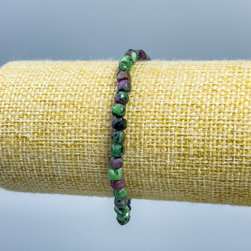Bracelet Zoisite Natural Stone Faceted Cube, 4×4 mm diamonds, length 18 cm (stretch)