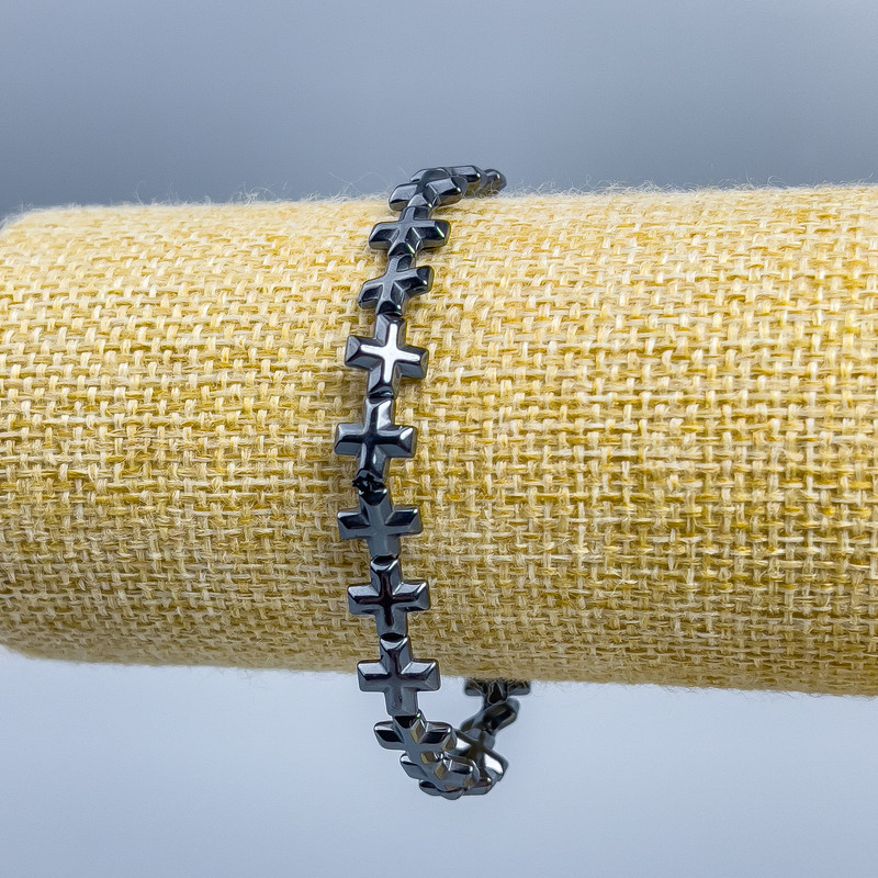 Hematite Cross Bracelet, 8x8x3 mm cross beads, length 18 cm (stretch)