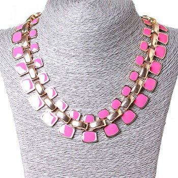 Chain necklace of Gold-toned metal links with pink enamel (10-15 mm)