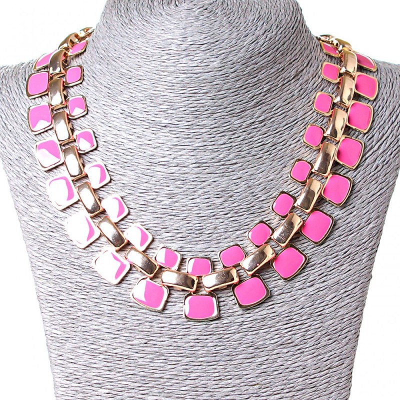 Chain necklace of Gold-toned metal links with pink enamel (10-15 mm)