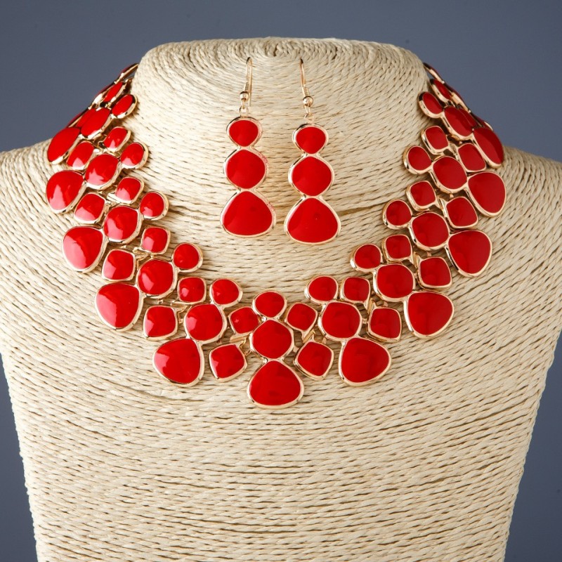 Set "Red Shine" enamel, length 45cm metal color -"gold"