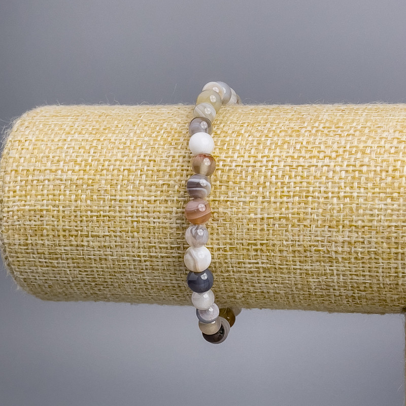 Bracelet made of Botswana agate natural stone, smooth round beads 6± mm, length 18 cm stretch