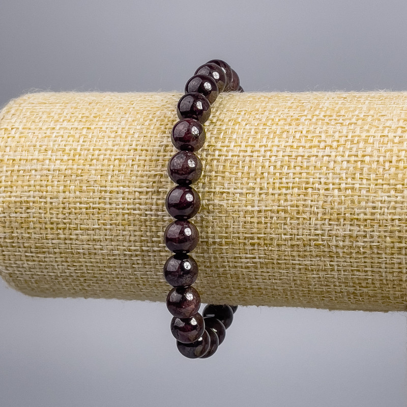 Garnet Stone Bracelet, smooth beads, 8+-mm diameter, 18 cm length, stretch