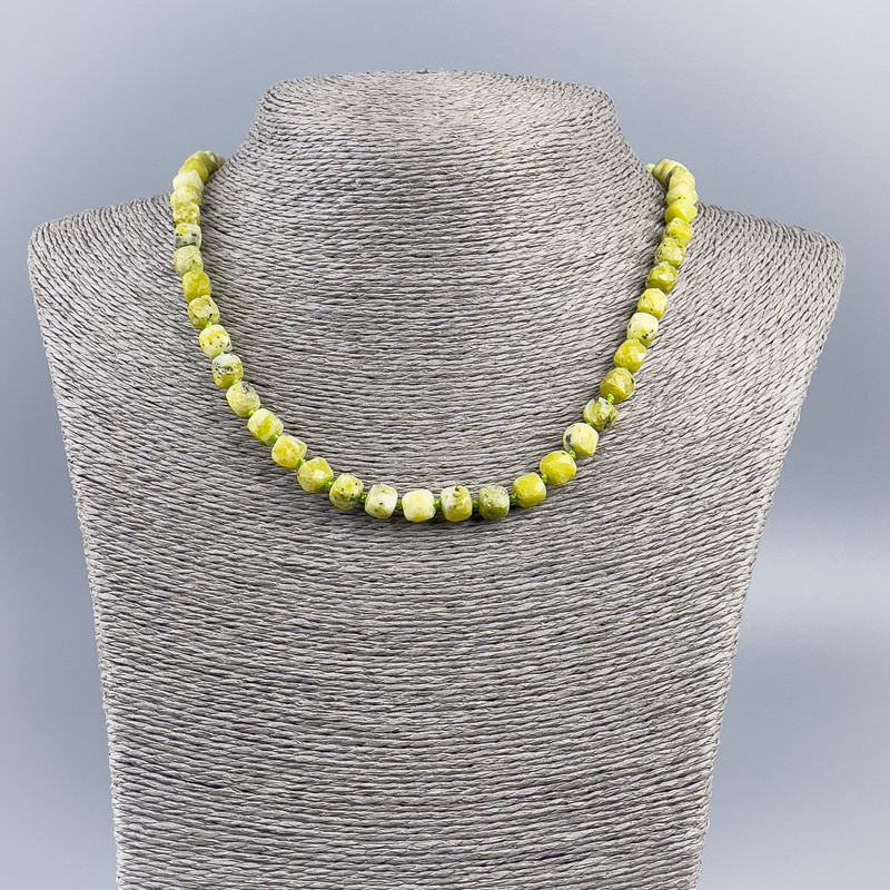 Necklace of natural yellow jadeite, faceted cube beads, 7 mm diameter ±, length 48 cm ±