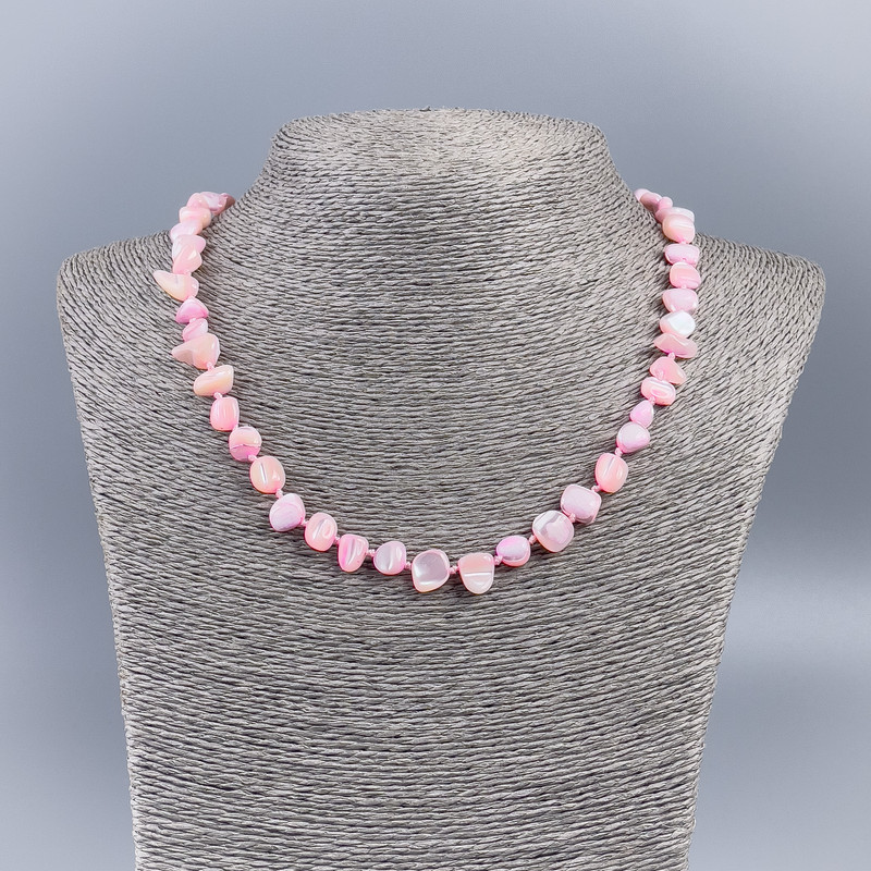 Necklace of Natural Mother-of-P Pearl (tinted) pink碎, 8-10 mm, length 50 cm