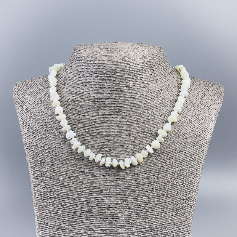 Necklace made of natural mother-of-pearl (toned) white milky碎, diameter 8mm±, length 50cm±