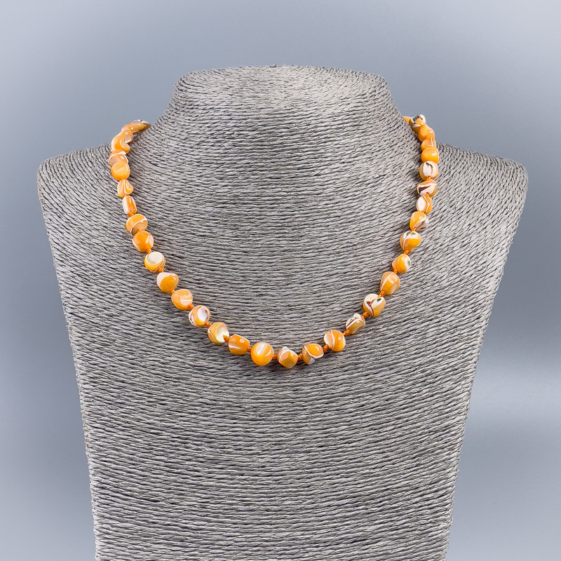 Necklace of natural mother-of-pearl (dyed) orange round faceted beads, diameter 8mm, length 48cm