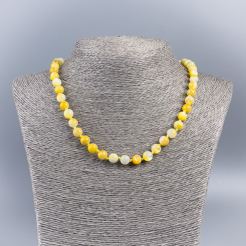 Necklace of natural mother-of-pearl (toned) white-yellow smooth beads, 8mm diameter, length 50cm